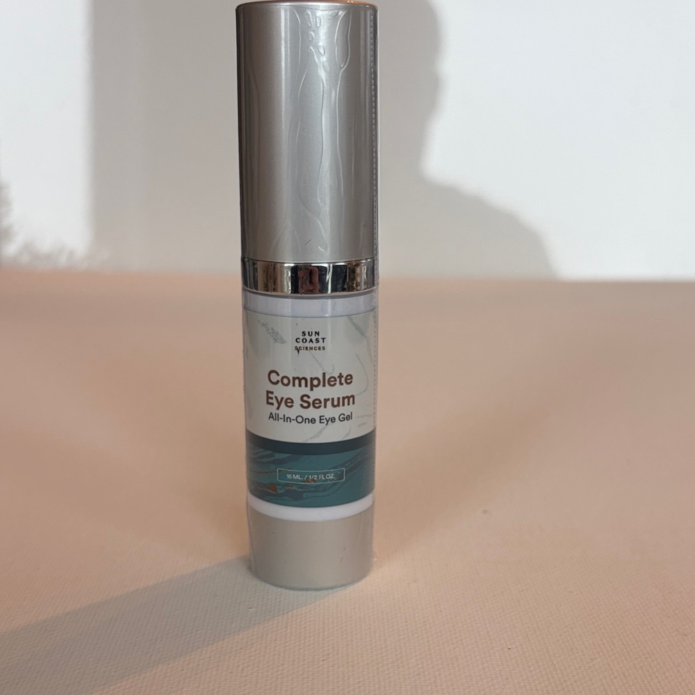 Complete Eye Serum - Silver and White